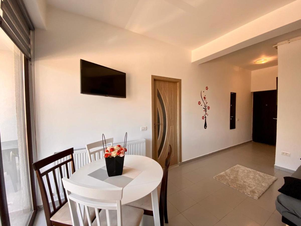 Apartment Ella D25 Mackerel *